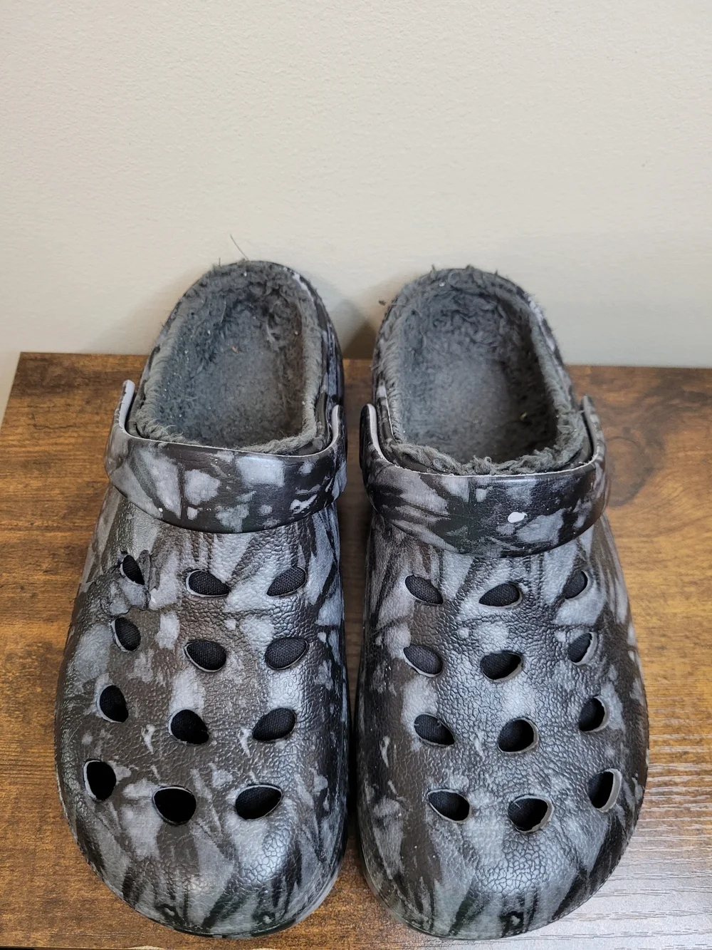Capelli New York Gray & Black Tie-Dye Fleece Lined Clog size 3/4